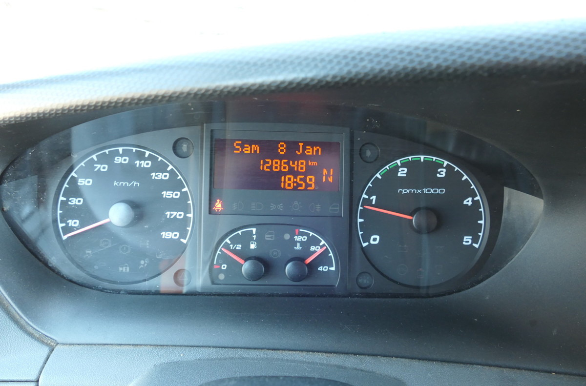 Carrinha de contentor IVECO Daily 35 S11 C30C AUTOMATIK KAMERA MAXI Regale L: foto 10