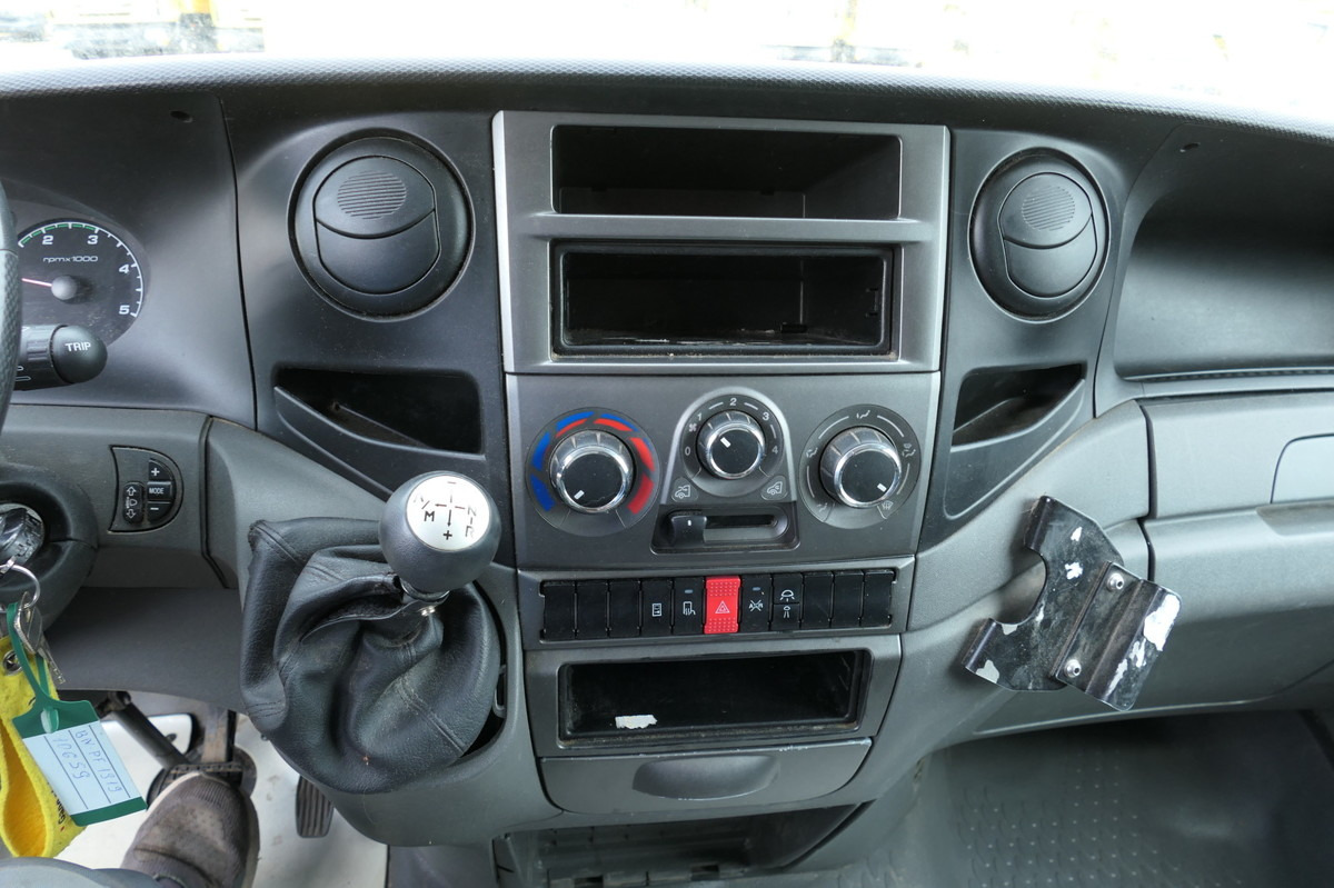 Carrinha de contentor IVECO Daily 35 S11 C30C AUTOMATIK KAMERA Regale LUFT D: foto 10