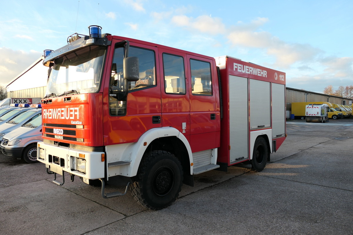 IVECO FF 95 E LF 8 DoKa AHK 4X4 SFZ FEUERWEHR Einzelbe - Carro de bombeiro: foto 2 IVECO FF 95 E LF 8 DoKa AHK 4X4 SFZ FEUERWEHR Einzelbe - Carro de bombeiro: foto 2
