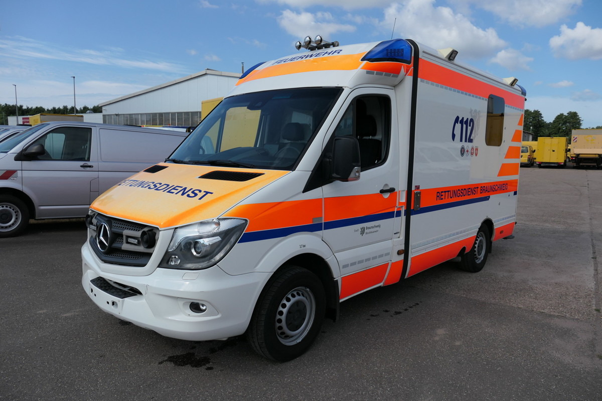 MERCEDES-BENZ 319 Sprinter 6-Zylinder Rettungswagen Strobel - Ambulância: foto 1 MERCEDES-BENZ 319 Sprinter 6-Zylinder Rettungswagen Strobel - Ambulância: foto 1