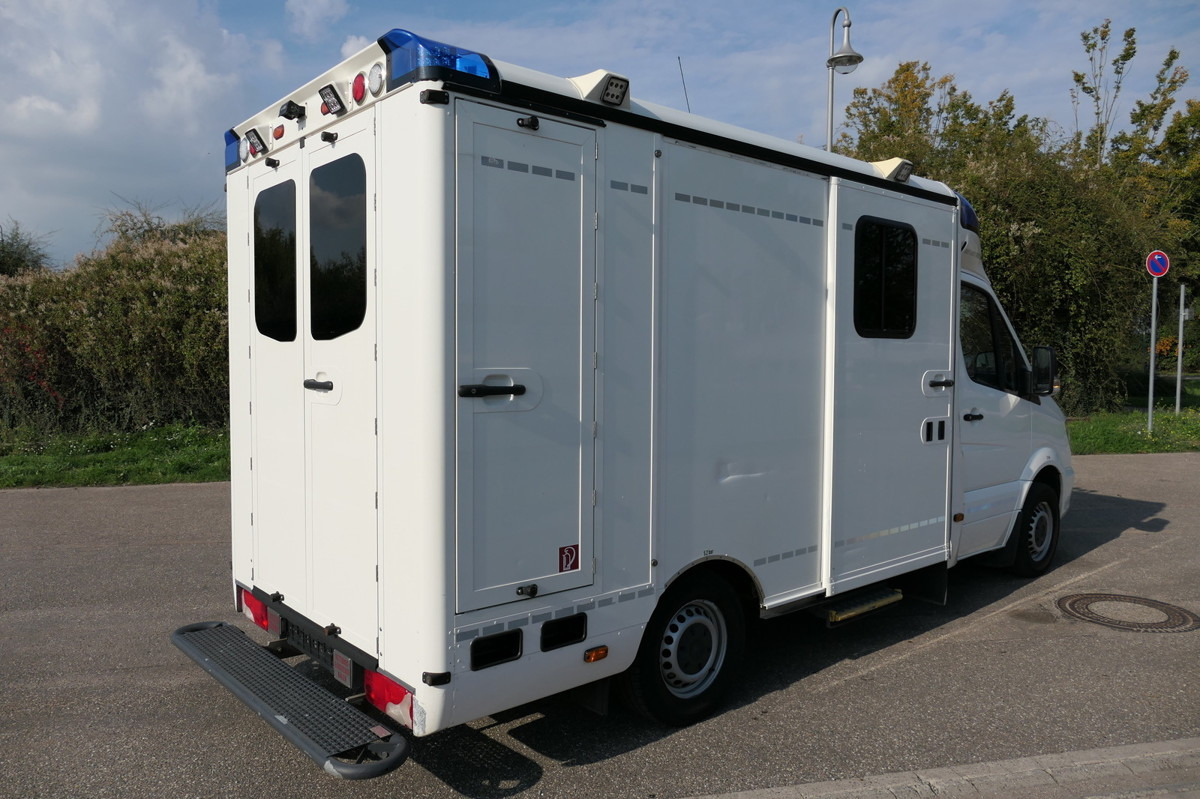 MERCEDES-BENZ 319 Sprinter 6-Zylinder Rettungswagen Strobel - Ambulância: foto 4 MERCEDES-BENZ 319 Sprinter 6-Zylinder Rettungswagen Strobel - Ambulância: foto 4