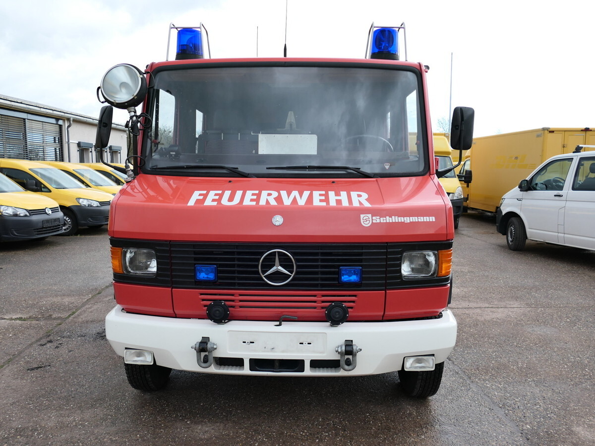 MERCEDES-BENZ 814 D LF 8/6 DoKa AHK Löschwassertank 600L Schli - Ambulância: foto 2 MERCEDES-BENZ 814 D LF 8/6 DoKa AHK Löschwassertank 600L Schli - Ambulância: foto 2