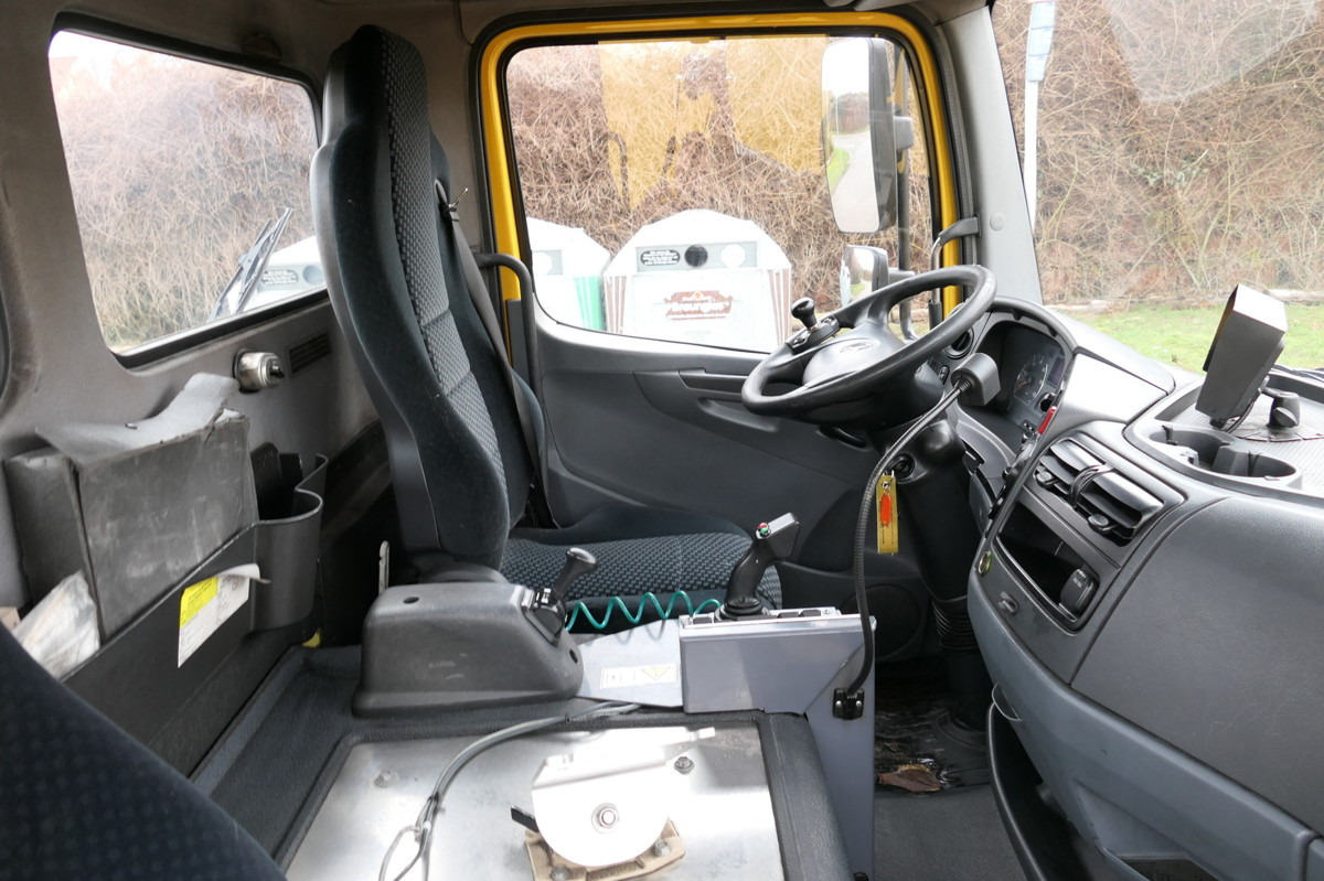 Fotografia de interior 2: Camião transportador de contêineres/ Caixa móvel MERCEDES-BENZ KAMAG WBH 25 Wiesel Terberg Umsetzfahrz. Sattelk