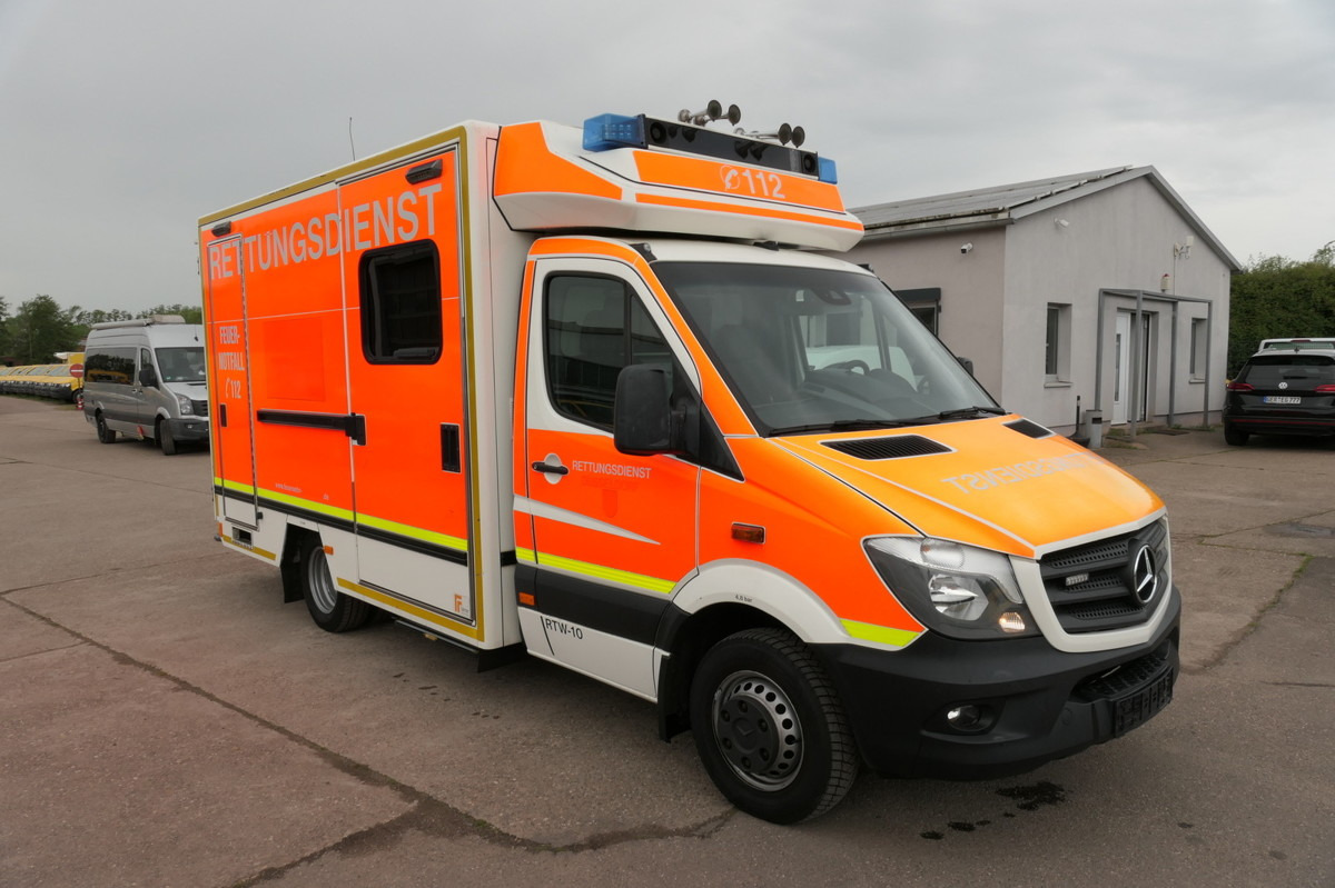 MERCEDES-BENZ Sprinter 519 CDI Klima Krankenwagen - Ambulância: foto 1 MERCEDES-BENZ Sprinter 519 CDI Klima Krankenwagen - Ambulância: foto 1