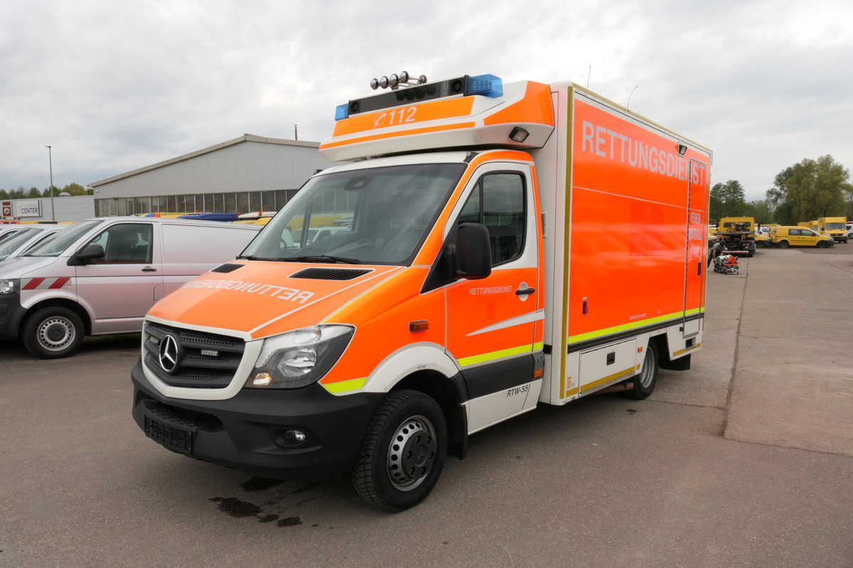 MERCEDES-BENZ Sprinter 519 CDI Klima Krankenwagen - Ambulância: foto 2 MERCEDES-BENZ Sprinter 519 CDI Klima Krankenwagen - Ambulância: foto 2