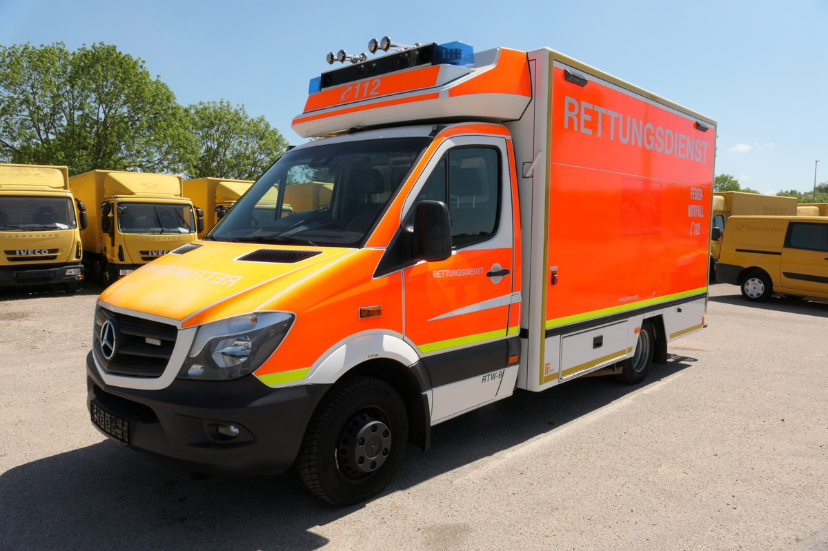 MERCEDES-BENZ Sprinter 519 CDI Klima Krankenwagen - Ambulância: foto 2 MERCEDES-BENZ Sprinter 519 CDI Klima Krankenwagen - Ambulância: foto 2