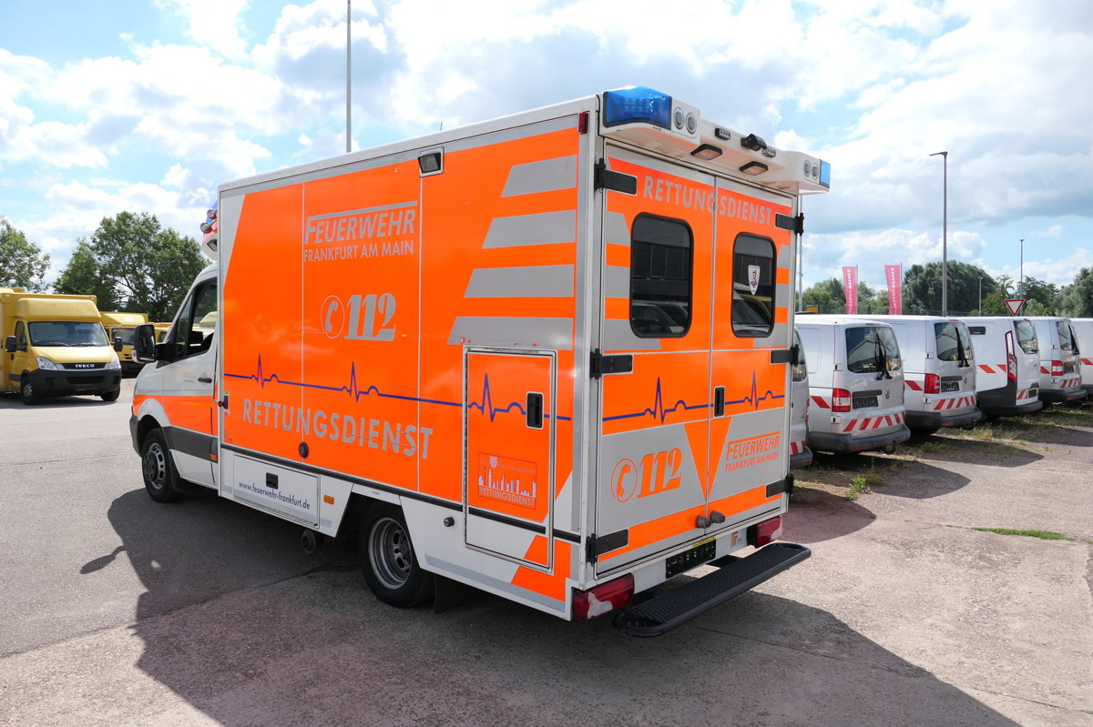 MERCEDES-BENZ Sprinter 519 CDI Klima Krankenwagen Fahrtec Aufb - Ambulância: foto 3 MERCEDES-BENZ Sprinter 519 CDI Klima Krankenwagen Fahrtec Aufb - Ambulância: foto 3