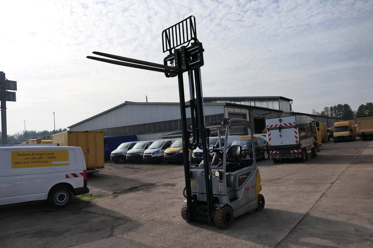 STILL RX 20-18P/H 4-RAD - Empilhador montado em camião: foto 1 STILL RX 20-18P/H 4-RAD - Empilhador montado em camião: foto 1