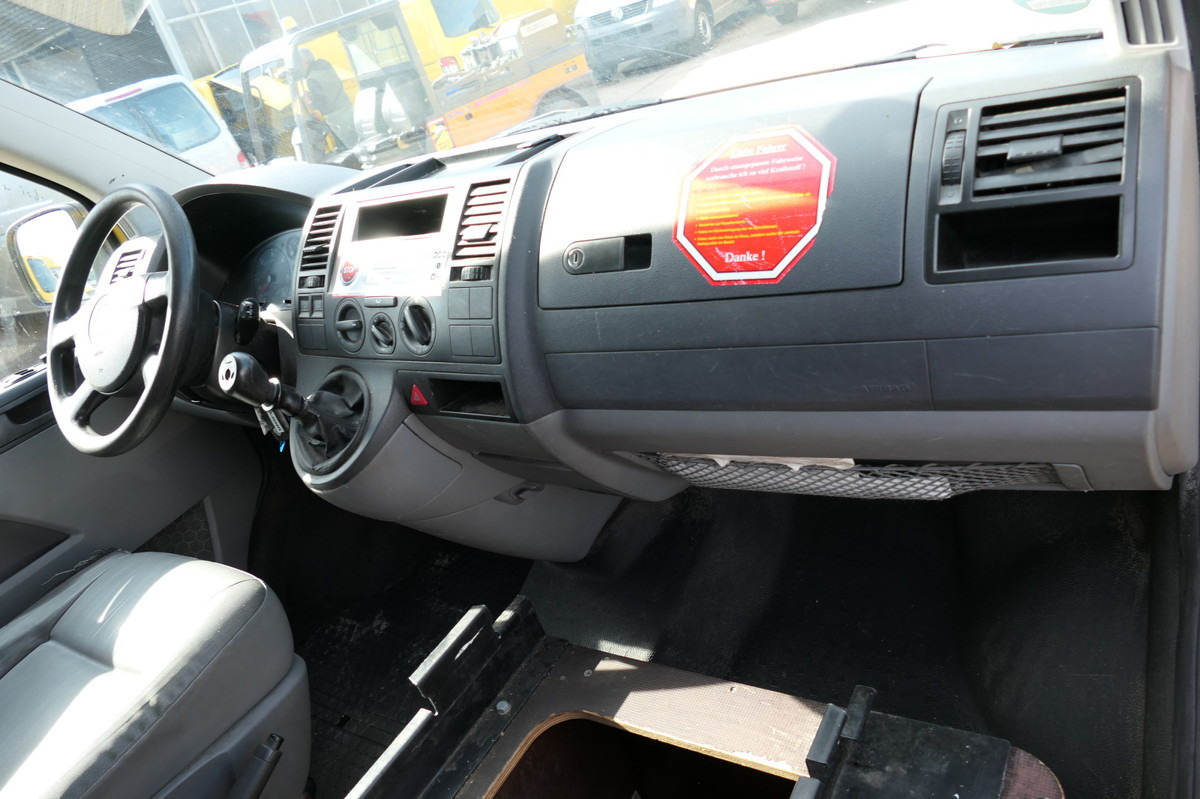 Furgão compacto VW T5 Transporter 1.9 TDI PARKTRONIK 2xSCHIEBETÜR: foto 8 Furgão compacto VW T5 Transporter 1.9 TDI PARKTRONIK 2xSCHIEBETÜR: foto 8