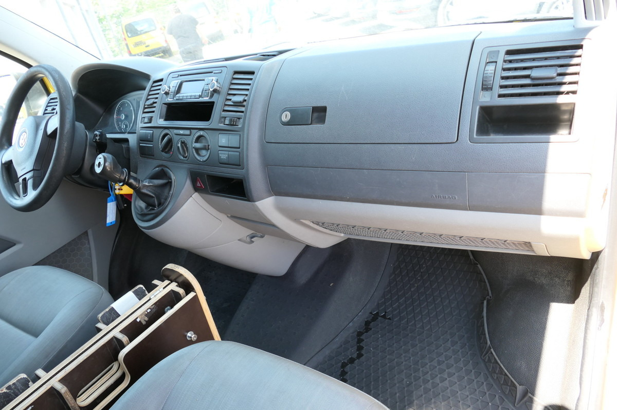 Furgão compacto VW T5 Transporter 2.0 TDI 2-Sitzer Flügeltür EURO5: foto 8 Furgão compacto VW T5 Transporter 2.0 TDI 2-Sitzer Flügeltür EURO5: foto 8