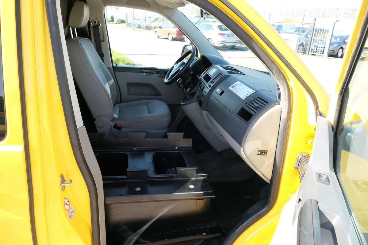 Fotografia de interior 1: Furgão compacto VW T5 Transporter 2.0 TDI 2xSCHIEBETÜR PARKTRONIK E