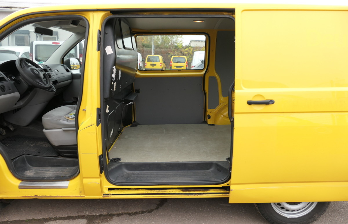 Fotografia de interior 1: Furgão compacto VW T5 Transporter 2.0 TDI EURO-5 CoC PARKTRONIK