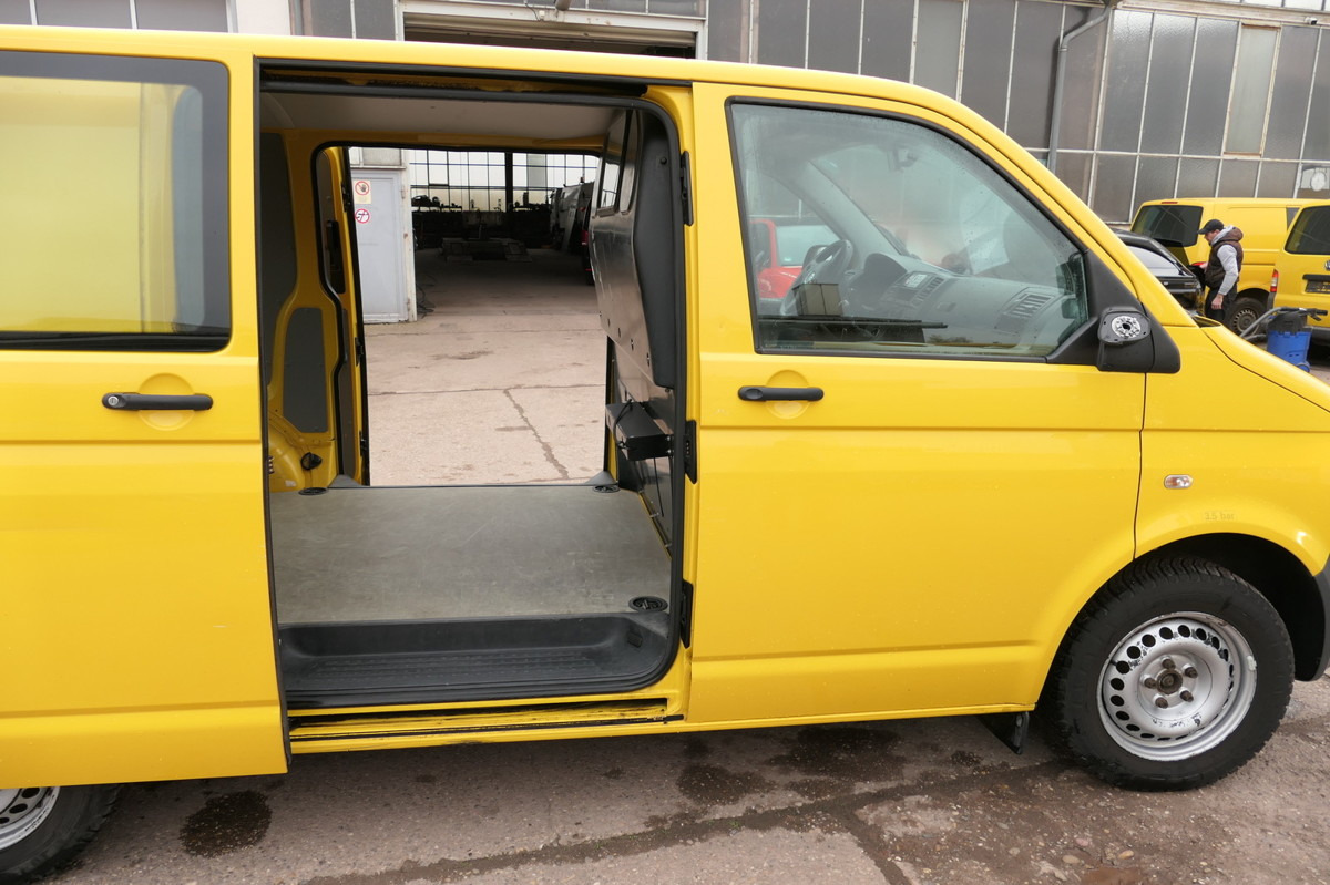 Fotografia de interior 2: Furgão compacto VW T5 Transporter 2.0 TDI EURO-5 CoC PARKTRONIK