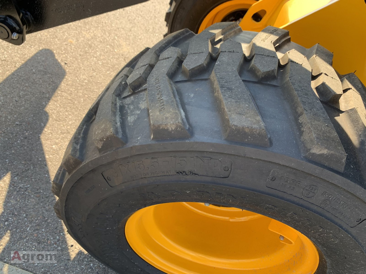 Carregadora articulada novo JCB 403: foto 13