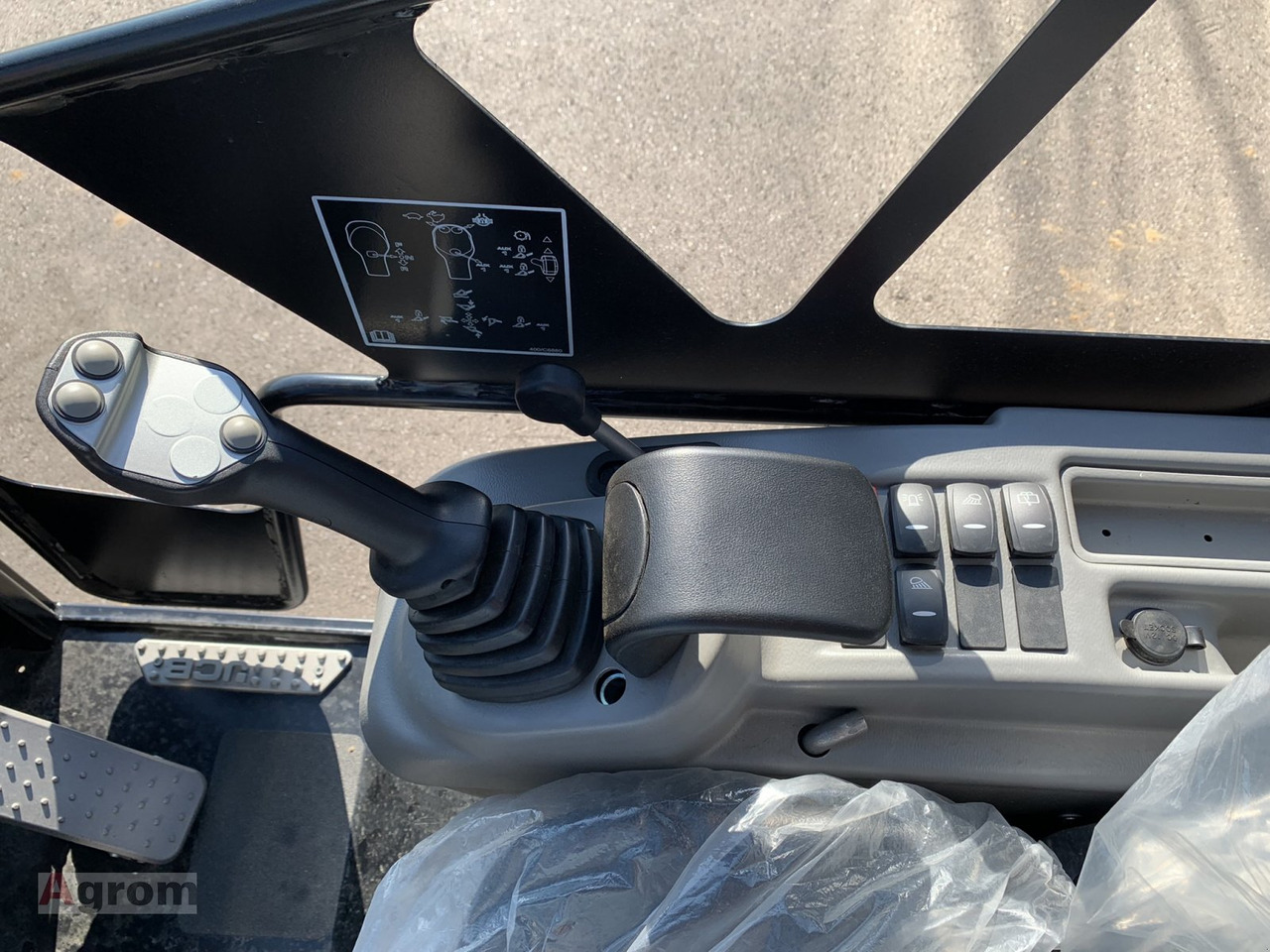 Carregadora articulada novo JCB 403: foto 12