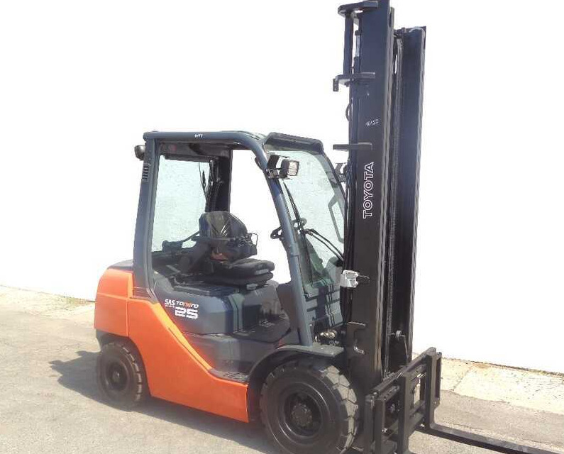 Toyota 06-8 FD 25 F - Empilhador a diesel: foto 1 Toyota 06-8 FD 25 F - Empilhador a diesel: foto 1