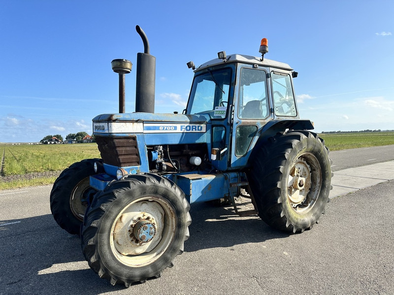 Ford 8700 - Trator: foto 1 Ford 8700 - Trator: foto 1