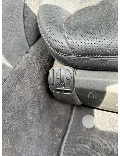 Automóvel Mercedes-Benz E-Klasse 240: foto 9