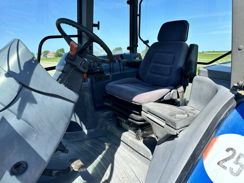 New Holland 8260 - Trator: foto 5 New Holland 8260 - Trator: foto 5