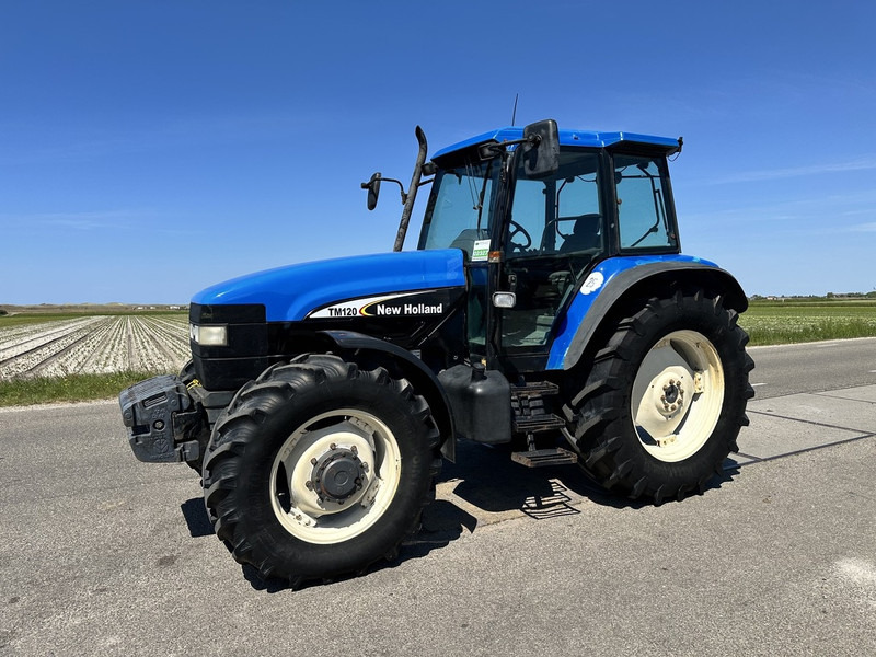 New Holland 8260 - Trator: foto 1 New Holland 8260 - Trator: foto 1