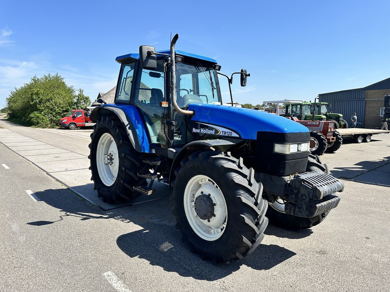 New Holland 8260 - Trator: foto 4 New Holland 8260 - Trator: foto 4