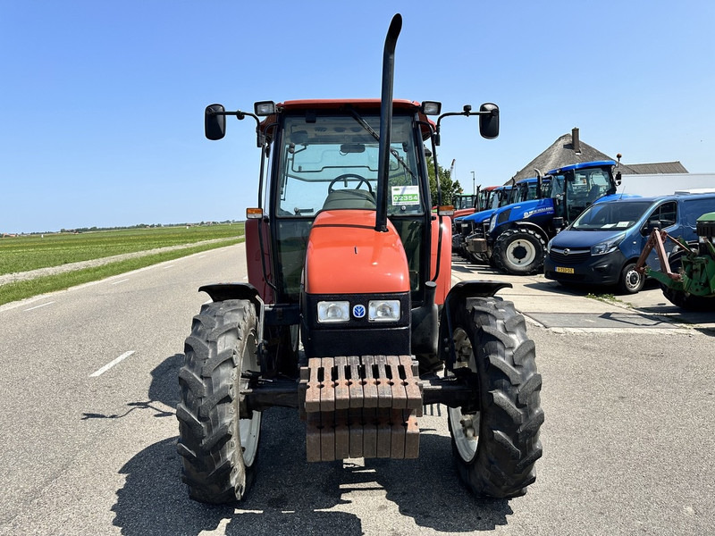 New Holland L 75 - Trator: foto 4 New Holland L 75 - Trator: foto 4