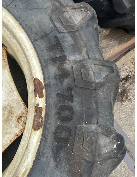 Pirelli 380\70 R28 TM700 - Jante: foto 3 Pirelli 380\70 R28 TM700 - Jante: foto 3