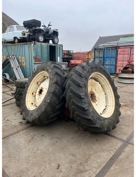 Pirelli 480\70 R38 TM 700 - Pneu: foto 1 Pirelli 480\70 R38 TM 700 - Pneu: foto 1