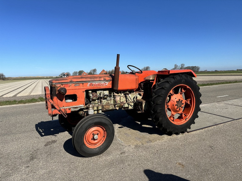 Zetor 4511 - Trator: foto 1 Zetor 4511 - Trator: foto 1