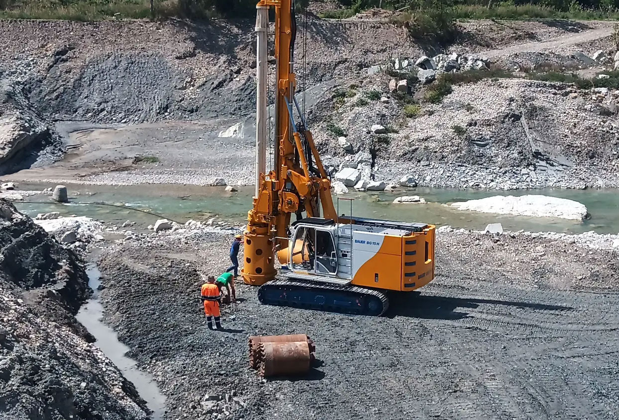 Bauer BG 15H - Bate estaca: foto 1 Bauer BG 15H - Bate estaca: foto 1