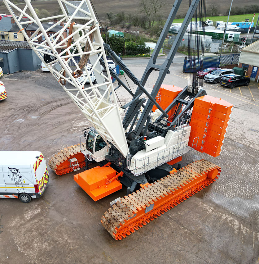 Kobelco CKE2500G - Guindaste sobre esteiras: foto 2 Kobelco CKE2500G - Guindaste sobre esteiras: foto 2
