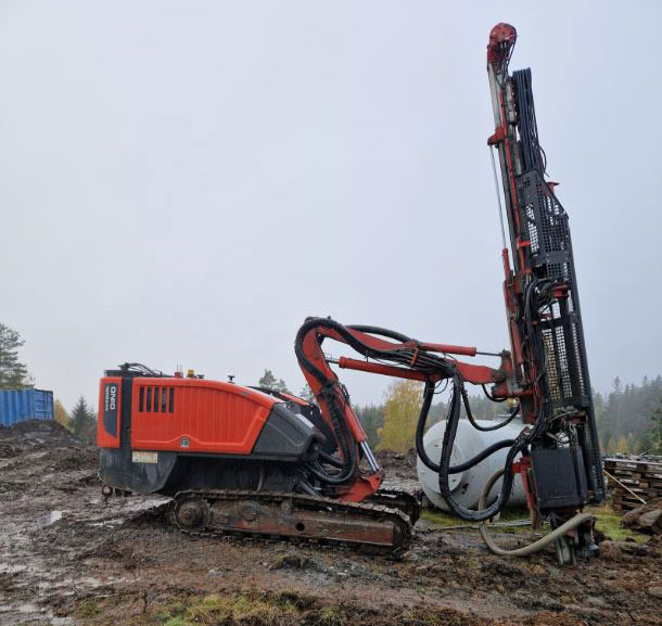 Sandvik Dino DC400Ri - Máquina de perfuração: foto 1 Sandvik Dino DC400Ri - Máquina de perfuração: foto 1