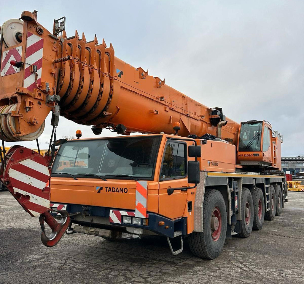 Tadano Faun ATF 220G-5 - Grua móvel: foto 2 Tadano Faun ATF 220G-5 - Grua móvel: foto 2