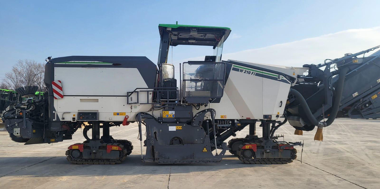 Wirtgen W 210 FI - Aplainadora (Fresadora): foto 3 Wirtgen W 210 FI - Aplainadora (Fresadora): foto 3