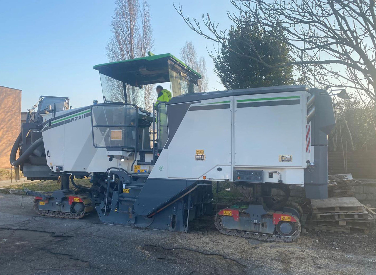 Wirtgen W 210 FI - Aplainadora (Fresadora): foto 2 Wirtgen W 210 FI - Aplainadora (Fresadora): foto 2