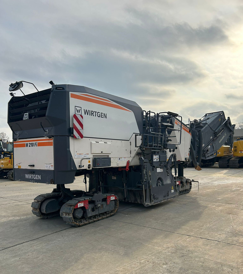 Wirtgen W 210 FI - Aplainadora (Fresadora): foto 5 Wirtgen W 210 FI - Aplainadora (Fresadora): foto 5