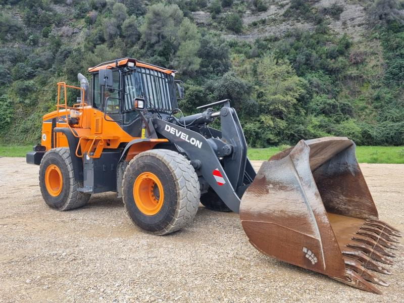 DOOSAN DL300 DL300 - Pá carregadora de rodas: foto 1 DOOSAN DL300 DL300 - Pá carregadora de rodas: foto 1