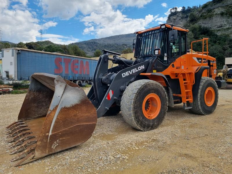 DOOSAN DL300 DL300 - Pá carregadora de rodas: foto 2 DOOSAN DL300 DL300 - Pá carregadora de rodas: foto 2
