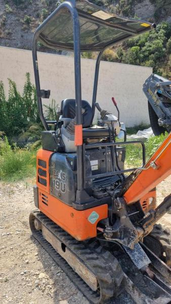 Mini escavadeira Hitachi ZAXIS 19: foto 8