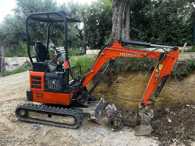 Hitachi zx19 - Mini escavadeira: foto 1 Hitachi zx19 - Mini escavadeira: foto 1