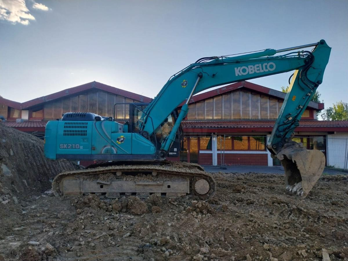 KOBELCO SK210 - Escavadora de rastos: foto 2 KOBELCO SK210 - Escavadora de rastos: foto 2