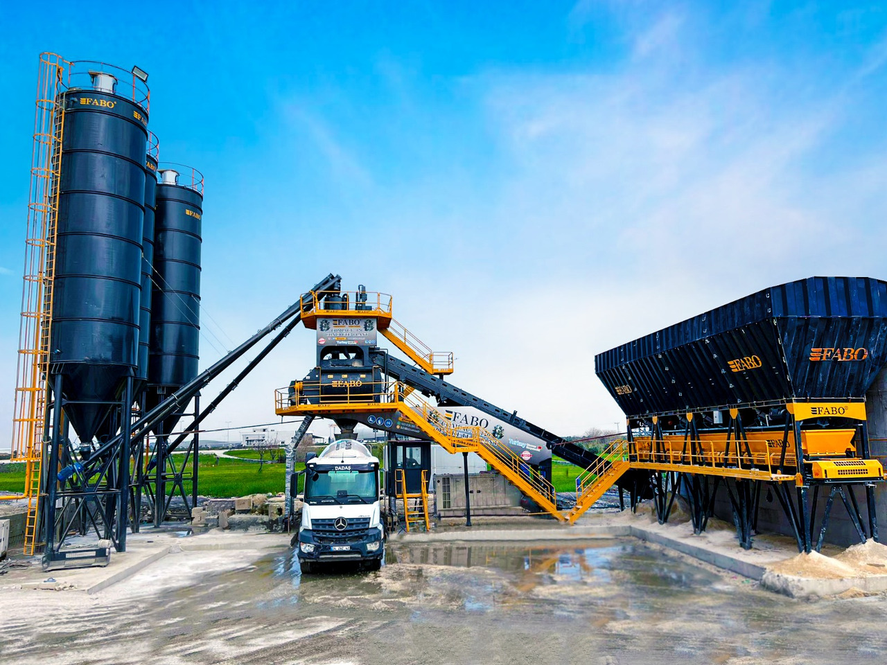 FABO COMPACT-120 CONCRETE PLANT | CONVEYOR TYPE - Central de betão: foto 1 FABO COMPACT-120 CONCRETE PLANT | CONVEYOR TYPE - Central de betão: foto 1