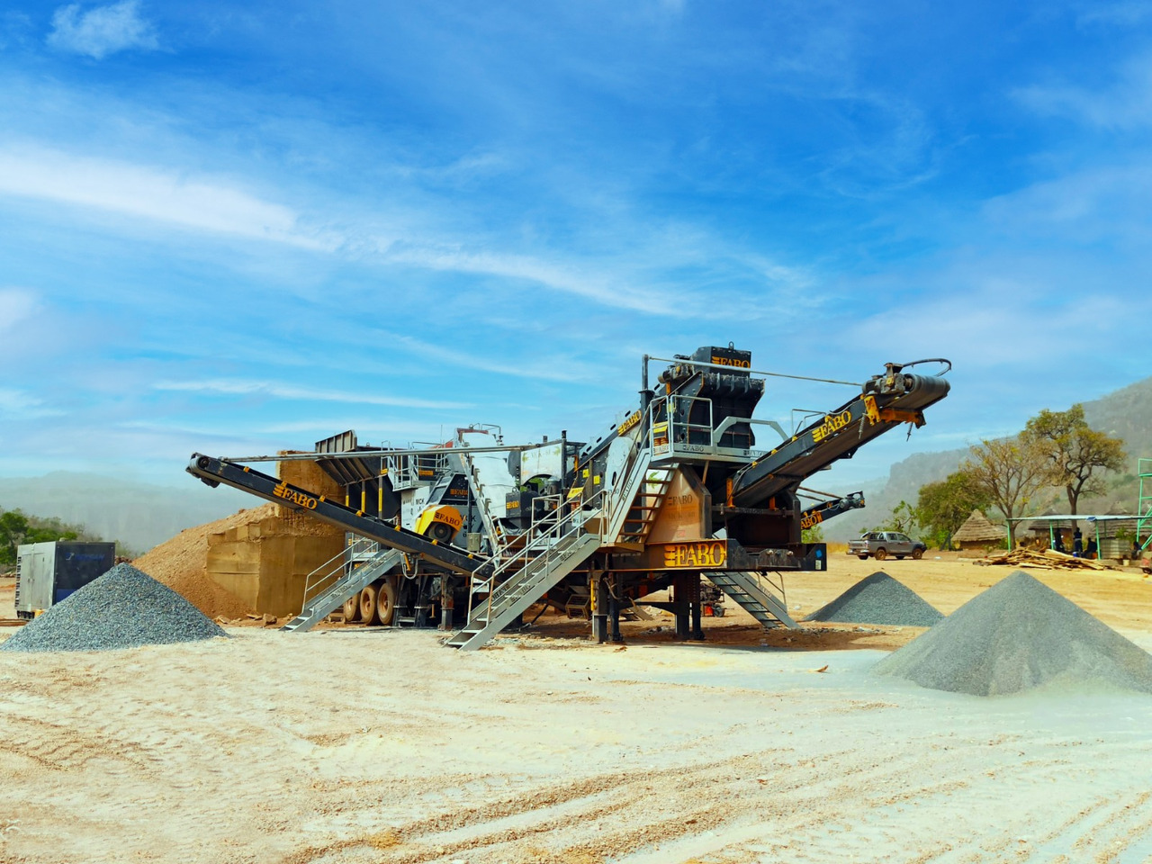 Britadeira móvel novo FABO Mobile crusher: foto 1