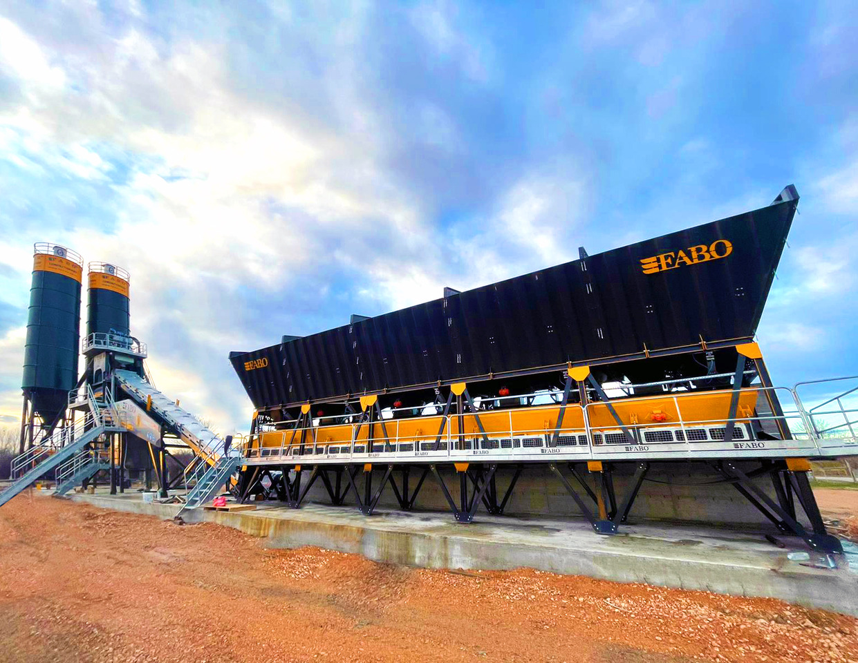 FABO compact concrete plant - Central de betão: foto 1 FABO compact concrete plant - Central de betão: foto 1
