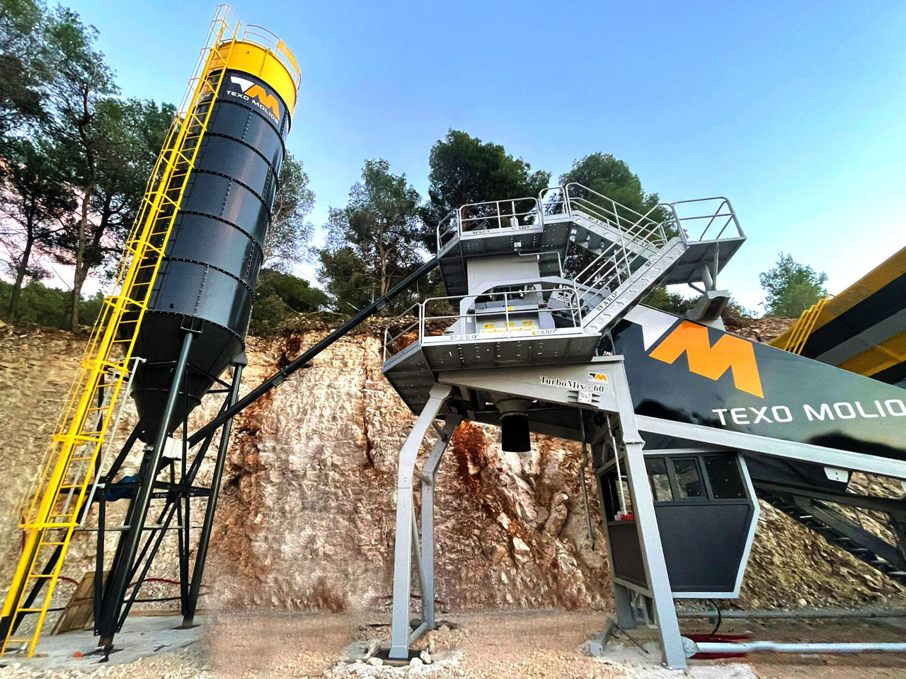 FABO mobile concrete batching plant - Central de betão: foto 1 FABO mobile concrete batching plant - Central de betão: foto 1