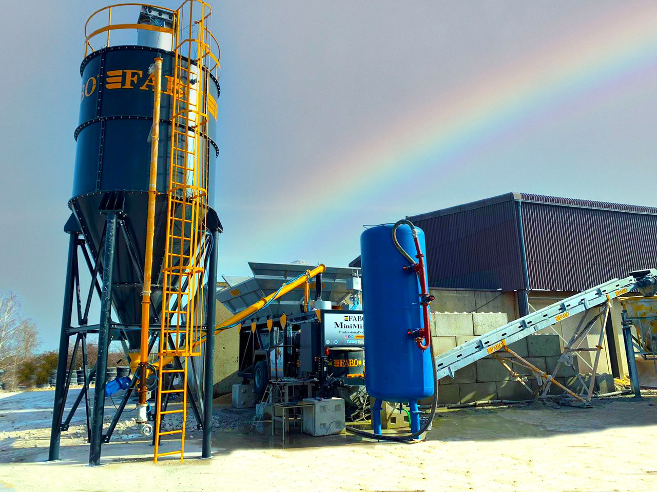FABO mobile concrete batching plant - Central de betão: foto 1 FABO mobile concrete batching plant - Central de betão: foto 1