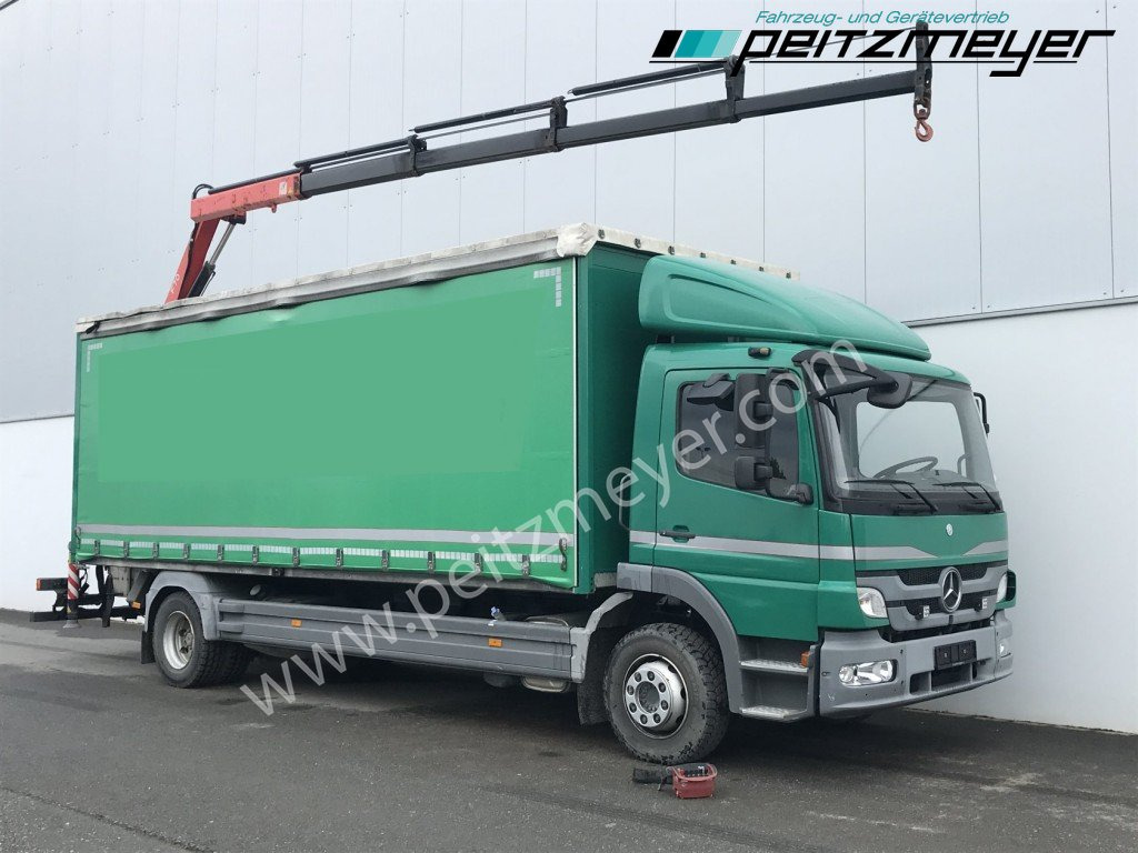 MERCEDES-BENZ Atego 1224 L Pritsche m. Heckkran Funk 4 x hydraulisch - Camião de lona, Camião grua: foto 2 MERCEDES-BENZ Atego 1224 L Pritsche m. Heckkran Funk 4 x hydraulisch - Camião de lona, Camião grua: foto 2