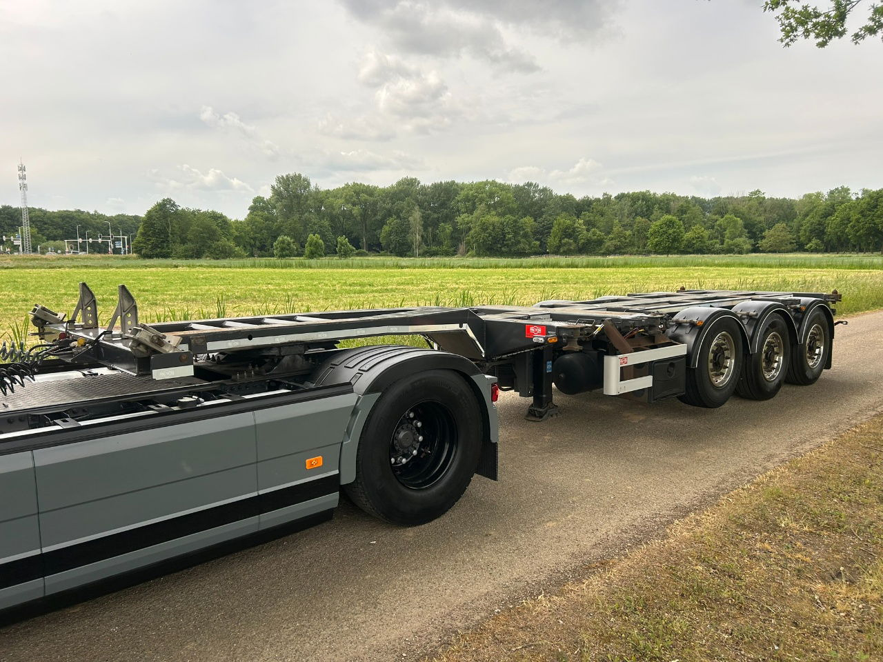 Pacton ET3 / Bpw Disc / Lifting axle / 2x20/30/40/45 ft hc / Tyres 80 / Tuf 3-20 - Semi-reboque transportador de contêineres/ Caixa móvel: foto 1 Pacton ET3 / Bpw Disc / Lifting axle / 2x20/30/40/45 ft hc / Tyres 80 / Tuf 3-20 - Semi-reboque transportador de contêineres/ Caixa móvel: foto 1