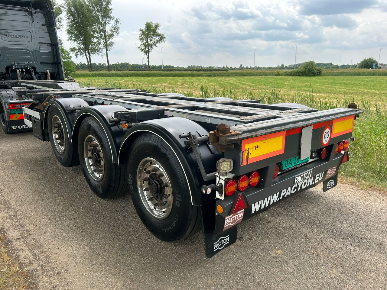 Pacton ET3 / Bpw Disc / Lifting axle / 2x20/30/40/45 ft hc / Tyres 80 / Tuf 3-20 - Semi-reboque transportador de contêineres/ Caixa móvel: foto 4 Pacton ET3 / Bpw Disc / Lifting axle / 2x20/30/40/45 ft hc / Tyres 80 / Tuf 3-20 - Semi-reboque transportador de contêineres/ Caixa móvel: foto 4