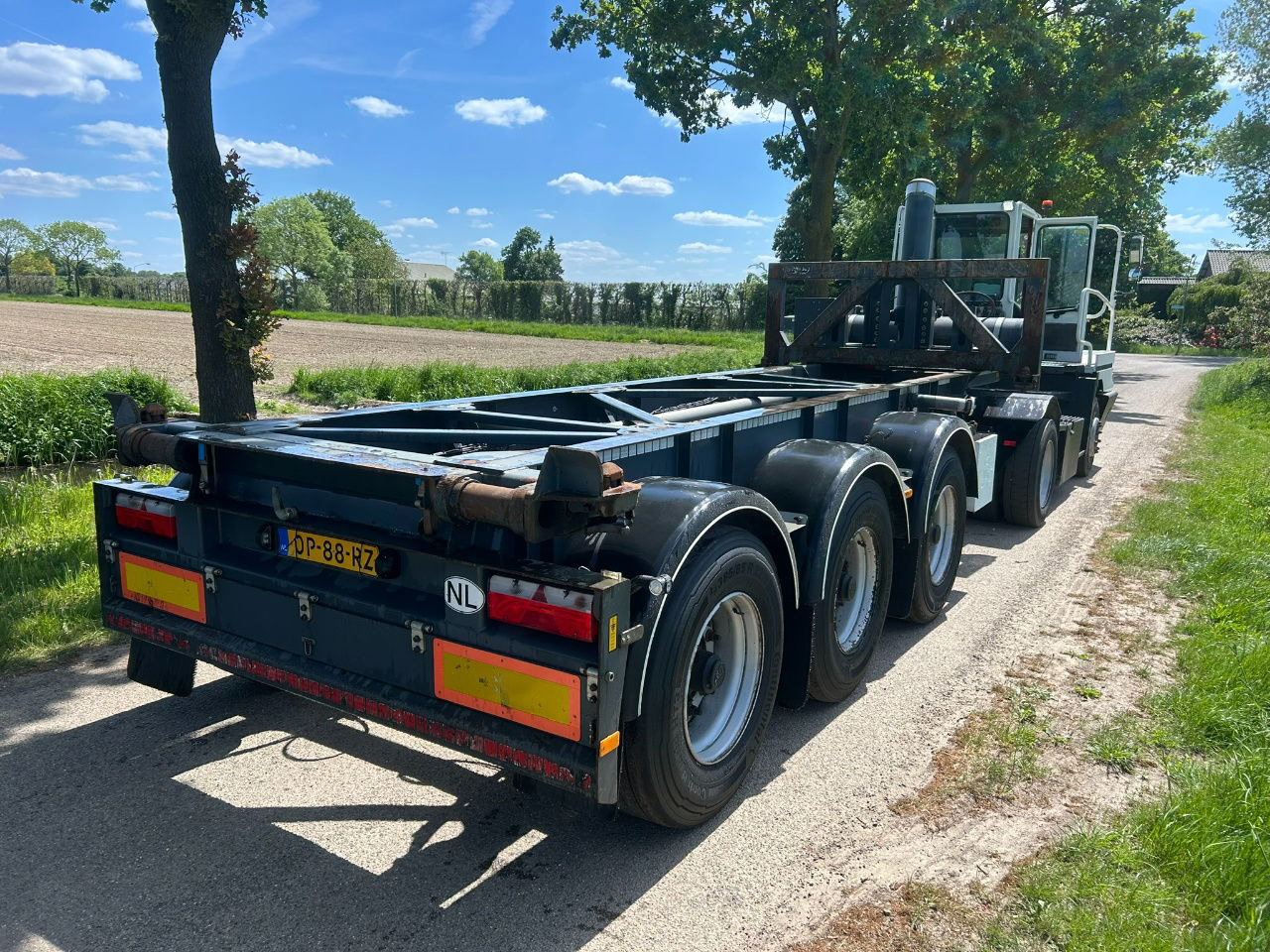 Van Hool 20 ft tipping / elect. 24 v / Tuf 3-2026 / Tyres 70 / Only 49500 km / t - Semi-reboque transportador de contêineres/ Caixa móvel: foto 2 Van Hool 20 ft tipping / elect. 24 v / Tuf 3-2026 / Tyres 70 / Only 49500 km / t - Semi-reboque transportador de contêineres/ Caixa móvel: foto 2